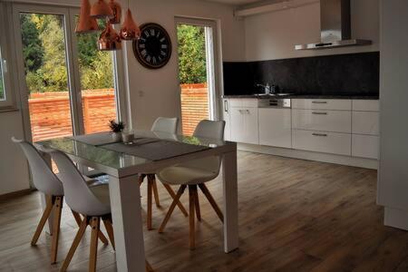 Ferienwohnungen Lamisto Am Waldesrand Neckartenzlingen エクステリア 写真